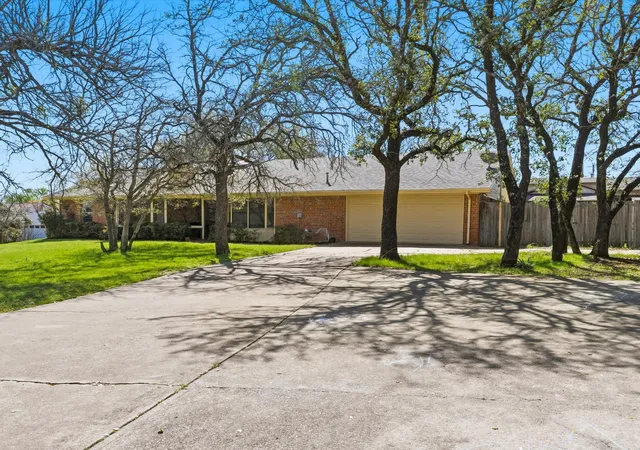 Photo 2 of Single family home for sale at 408 Canyon Trail Rd, Weatherford, TX 76087 | MLS# 21213032 | Listing updated on 2026-09-11