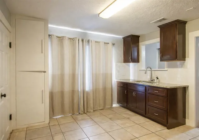 Photo 4 of Single family home for sale at 2910 20Th St, Fort Worth, TX 76106 | MLS# 21213496 | Listing updated on 2026-09-13