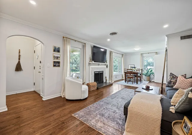 Photo 2 of Single family home for sale at 2801 5th Ave, Fort Worth, TX 76110 | MLS# 21211390 | Listing updated on 2026-09-27