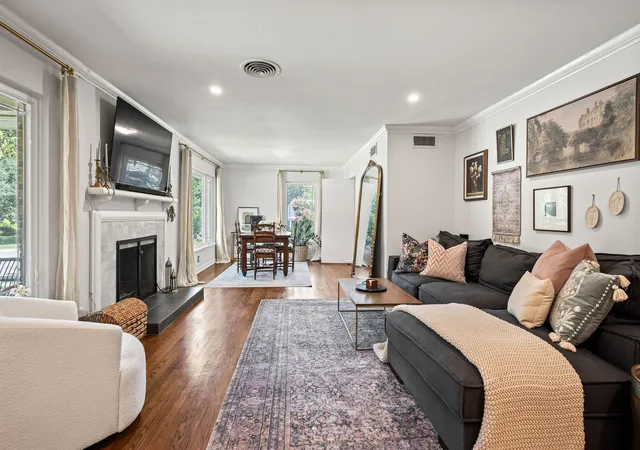 Photo 3 of Single family home for sale at 2801 5th Ave, Fort Worth, TX 76110 | MLS# 21211390 | Listing updated on 2026-09-27