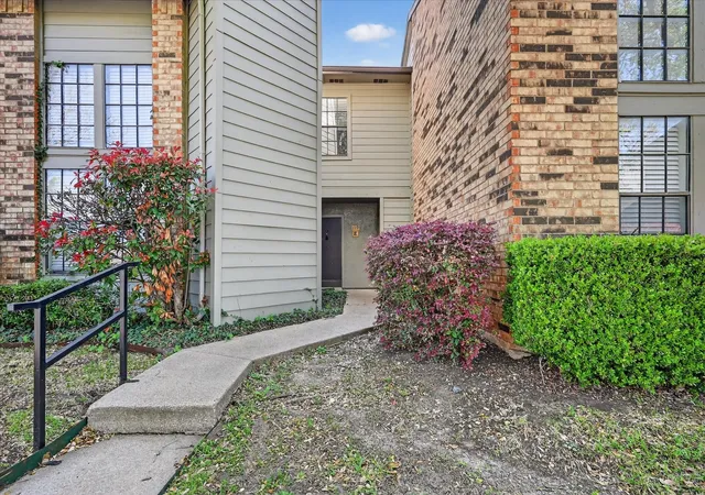 Photo 2 of Sale Pending at 5335 Bent Tree Forest Dr #119, Dallas, TX 75248 | MLS# 21212148 | Listing updated on 2026-09-09