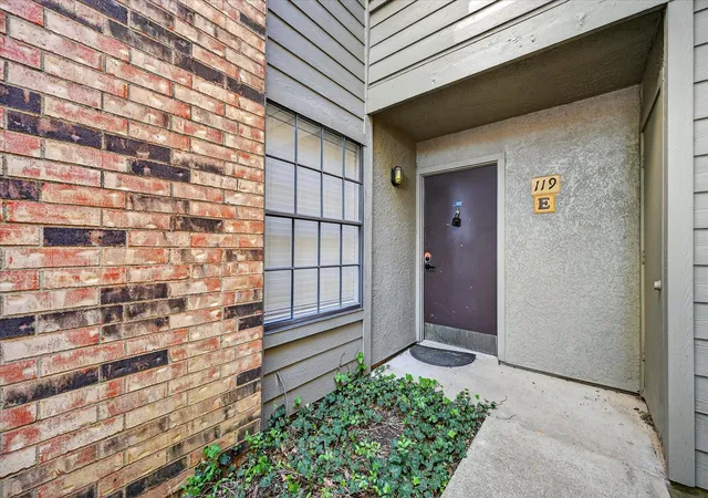 Photo 3 of Sale Pending at 5335 Bent Tree Forest Dr #119, Dallas, TX 75248 | MLS# 21212148 | Listing updated on 2026-09-09