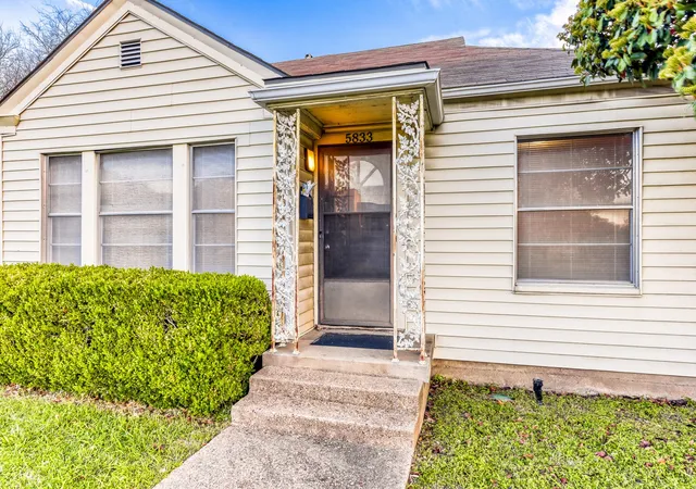 Photo 3 of Sale Pending at 5833 E Mockingbird Ln, Dallas, TX 75206 | MLS# 21166660 | Listing updated on 2026-09-11