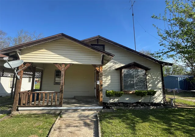 Photo 2 of Single family home for sale at 809 E Palestine St, Mexia, TX 76667 | MLS# 21213270 | Listing updated on 2026-09-09