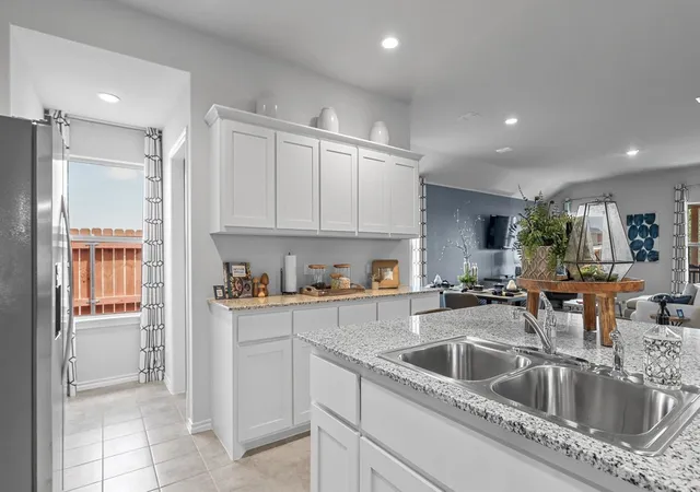 Photo 4 of Sale Pending at 1732 Leevon Ln, Fort Worth, TX 76140 | MLS# 21211939 | Listing updated on 2026-09-09