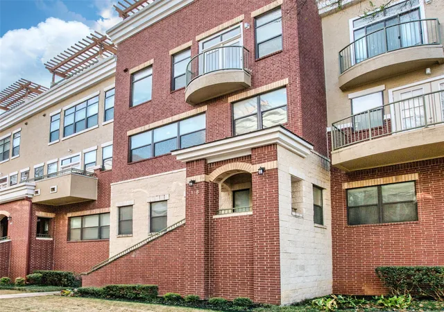 Photo 1 of Condo for sale at 1201 Beaconsfield Ln #108, Arlington, TX 76011 | MLS# 21208168 | Listing updated on 2026-09-13