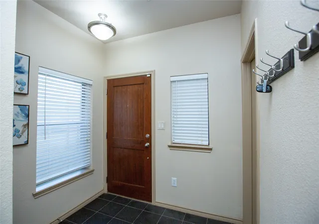 Photo 3 of Condo for sale at 1201 Beaconsfield Ln #108, Arlington, TX 76011 | MLS# 21208168 | Listing updated on 2026-09-26