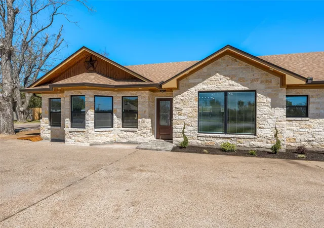 Photo 2 of Single family home for sale at 1404 S Robinson Dr, Robinson, TX 76706 | MLS# 21215143 | Listing updated on 2026-10-06