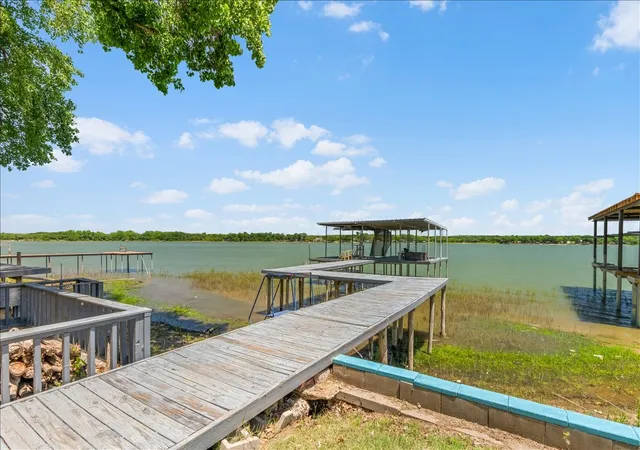 Photo 1 of Single family home for sale at 1128 W Lake Dr, Weatherford, TX 76087 | MLS# 21214658 | Listing updated on 2026-10-22