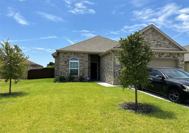 Photo 1 of Single family home for sale at 424 Livingston Dr, De Soto, TX 75115 | MLS# 21215453 | Listing updated on 2026-07-30