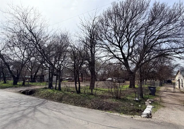 Photo 3 of Land for sale at 4151 Interurban Rd, Lancaster, TX 75134 | MLS# 21215496 | Listing updated on 2026-09-10