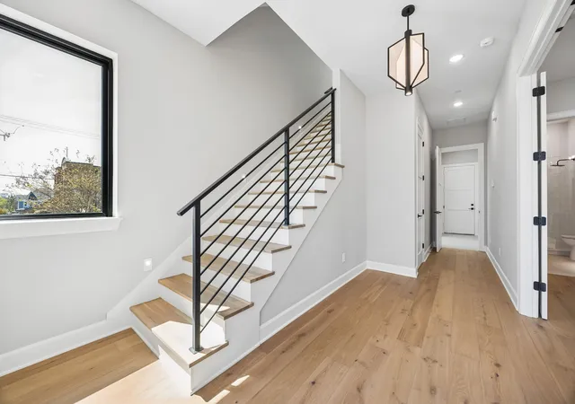Photo 4 of Townhouse for sale at 122 S Church St, Mc Kinney, TX 75069 | MLS# 21214947 | Listing updated on 2026-09-13