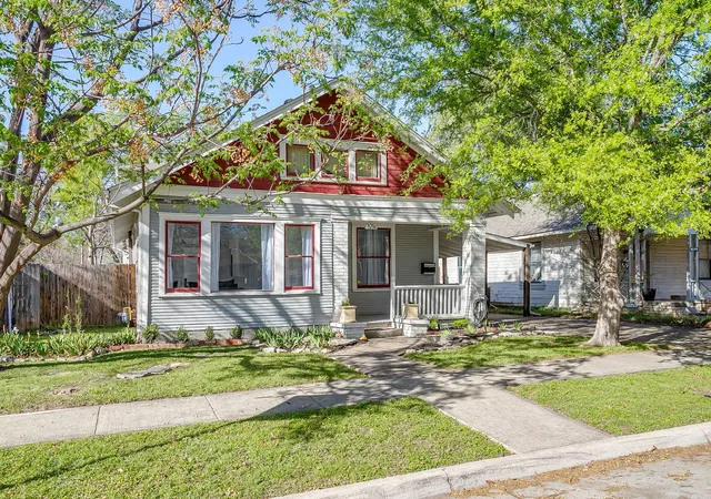 Photo 2 of Single family home for sale at 1014 W Arlington Ave, Fort Worth, TX 76110 | MLS# 21215418 | Listing updated on 2026-09-13