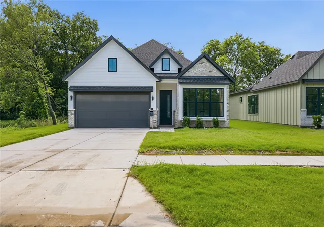 Photo 1 of Single family home for sale at 307 E Locust St, Leonard, TX 75452 | MLS# 21212725 | Listing updated on 2026-09-11