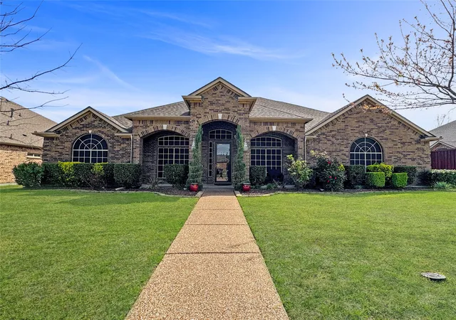 Photo 1 of Sale Pending at 904 Regal Bluff Ln, De Soto, TX 75115 | MLS# 21200073 | Listing updated on 2026-09-08