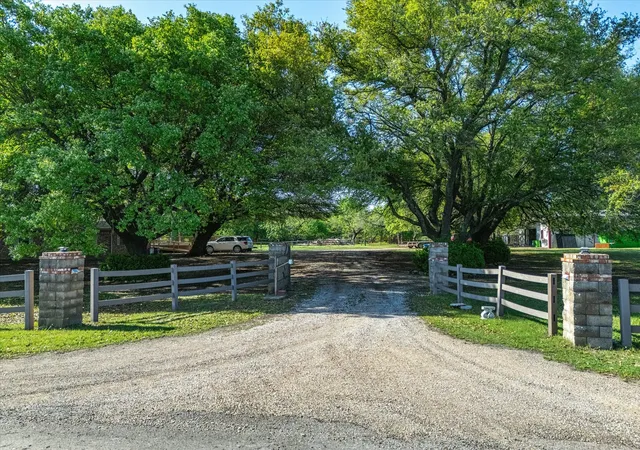 Photo 1 of Single family home for sale at 1302 Forreston Rd, Waxahachie, TX 75165 | MLS# 21215468 | Listing updated on 2026-09-14