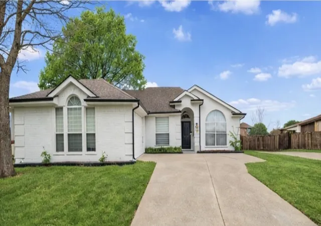 Photo 2 of Single family home for sale at 1811 Country Walk Ln, Wylie, TX 75098 | MLS# 21215420 | Listing updated on 2026-09-10