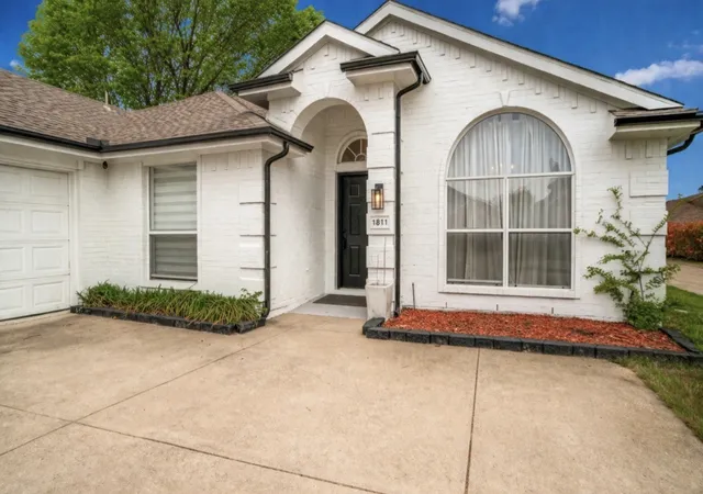 Photo 3 of Single family home for sale at 1811 Country Walk Ln, Wylie, TX 75098 | MLS# 21215420 | Listing updated on 2026-09-10