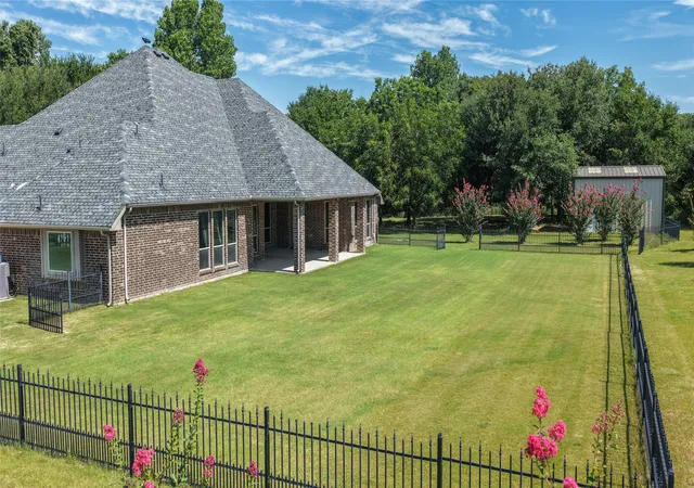 Photo 3 of Single family home for sale at 181 Fairview Ct, Decatur, TX 76234 | MLS# 21215679 | Listing updated on 2026-09-13