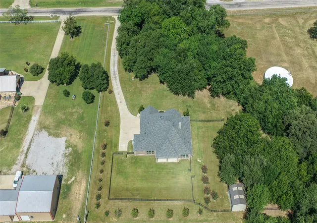 Photo 3 of Single family home for sale at 181 Fairview Ct, Decatur, TX 76234 | MLS# 21215679 | Listing updated on 2026-09-13
