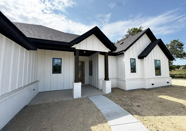 Photo 2 of Single family home for sale at 1098 Silver Sage Trl, Weatherford, TX 76085 | MLS# 21216081 | Listing updated on 2026-09-13