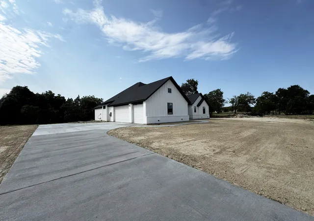 Photo 3 of Single family home for sale at 1098 Silver Sage Trl, Weatherford, TX 76085 | MLS# 21216081 | Listing updated on 2026-09-13
