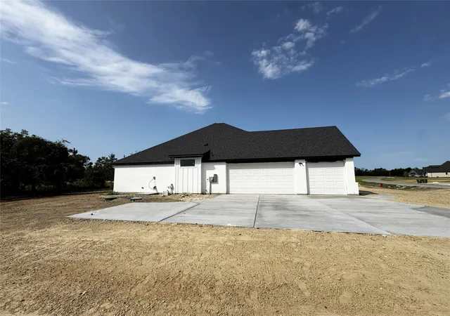 Photo 3 of Single family home for sale at 1098 Silver Sage Trl, Weatherford, TX 76085 | MLS# 21216081 | Listing updated on 2026-09-13