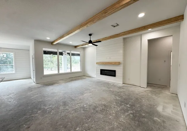 Photo 4 of Single family home for sale at 1098 Silver Sage Trl, Weatherford, TX 76085 | MLS# 21216081 | Listing updated on 2026-09-13