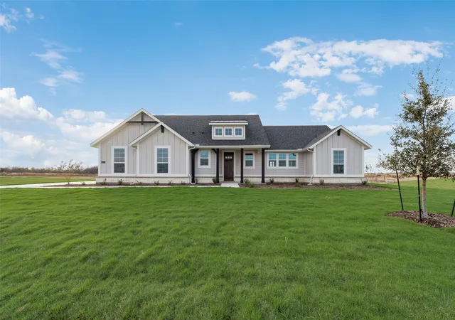 Photo 1 of Sale Pending at 1230 County Road 200, Valley View, TX 76272 | MLS# 21216072 | Listing updated on 2026-09-21