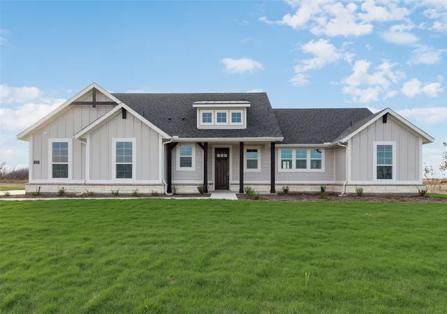 Photo 2 of Sale Pending at 1230 County Road 200, Valley View, TX 76272 | MLS# 21216072 | Listing updated on 2026-09-21