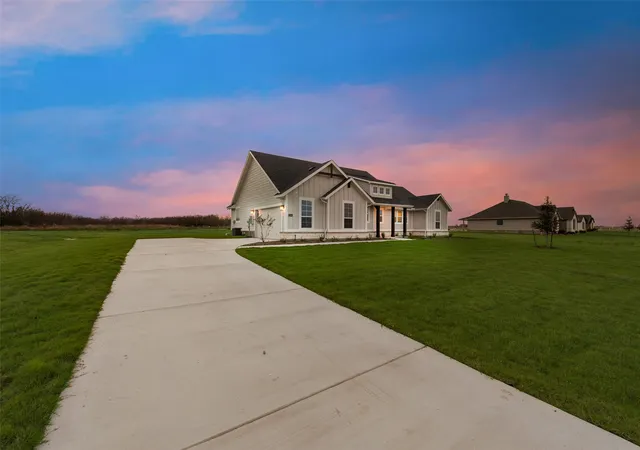 Photo 3 of Sale Pending at 1230 County Road 200, Valley View, TX 76272 | MLS# 21216072 | Listing updated on 2026-09-21