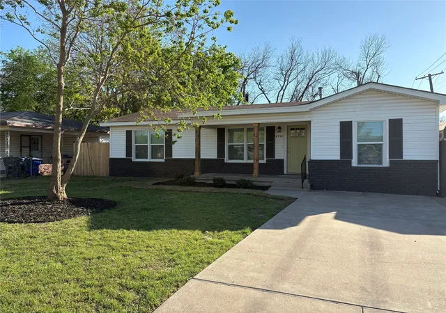 Photo 1 of Single family home for sale at 2401 S 26th St, Waco, TX 76706 | MLS# 21214694 | Listing updated on 2026-09-14