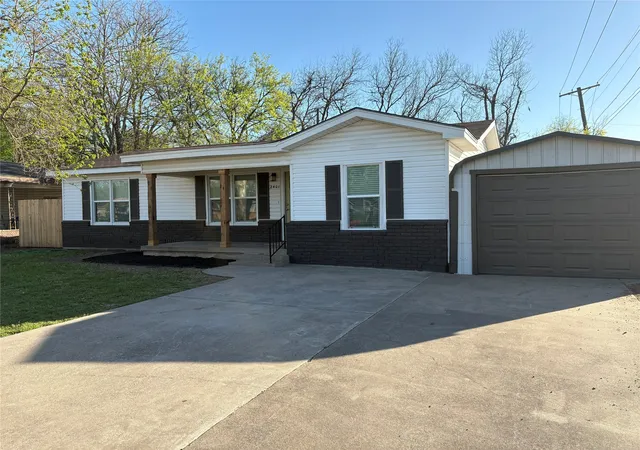 Photo 2 of Single family home for sale at 2401 S 26th St, Waco, TX 76706 | MLS# 21214694 | Listing updated on 2026-09-14