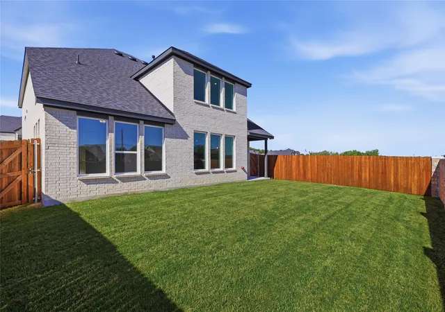 Photo 3 of Sale Pending at 1421 Odette Dr, Arlington, TX 76013 | MLS# 21214262 | Listing updated on 2026-09-24