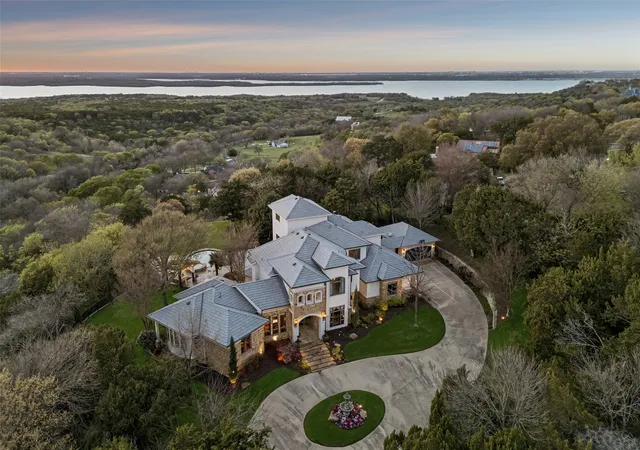 Photo 1 of Mansion for sale at 707 Oakhill Ln, Cedar Hill, TX 75104 | MLS# 21212292 | Listing updated on 2026-09-20