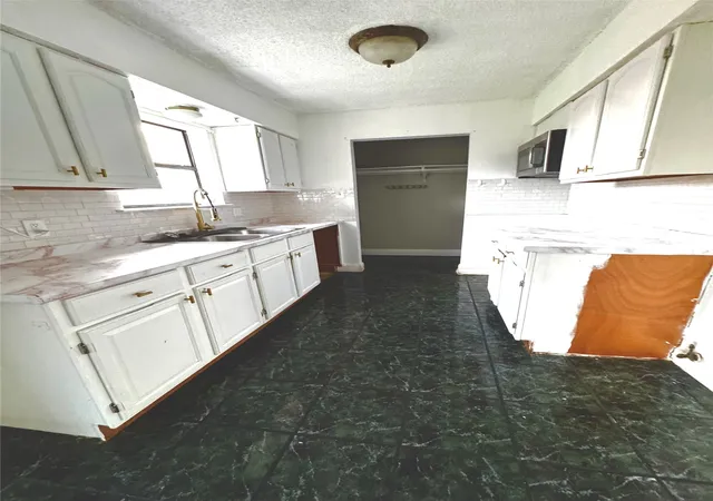 Photo 3 of Single family home for sale at 817 Loganwood Dr, Royse City, TX 75189 | MLS# 21216914 | Listing updated on 2026-08-01