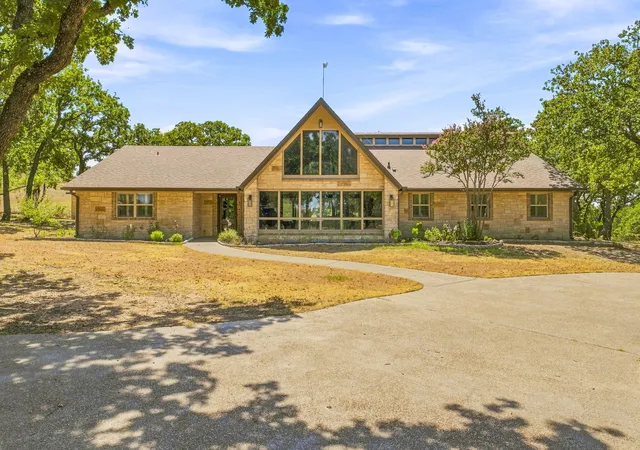 Photo 3 of Single family home for sale at 230 Private Road 2174, Decatur, TX 76234 | MLS# 21216632 | Listing updated on 2026-09-12