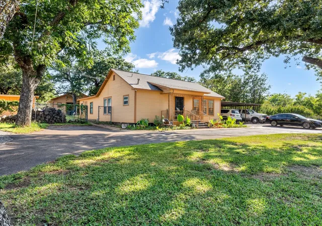Photo 2 of Sale Pending at 3002 Mecca St, Fort Worth, TX 76119 | MLS# 21217197 | Listing updated on 2026-09-09