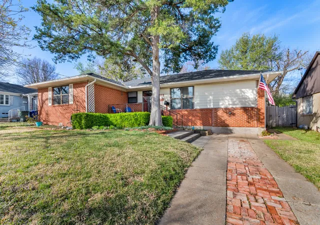 Photo 1 of Single family home for sale at 616 Kessler Blvd, Sherman, TX 75092 | MLS# 21217288 | Listing updated on 2026-07-28