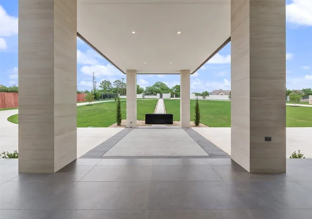 Photo 3 of Mansion for sale at 410 S White Chapel Blvd, Southlake, TX 76092 | MLS# 21216332 | Listing updated on 2026-09-14