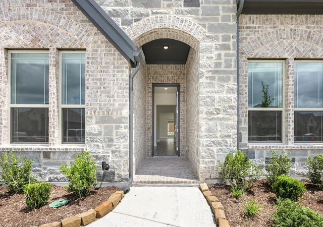 Photo 3 of Sale Pending at 4033 Foot Hills Dr, Midlothian, TX 76065 | MLS# 21217708 | Listing updated on 2026-10-01