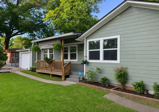 Photo 1 of Sale Pending at 1800 Louisiana, Marshall, TX 75670 | MLS# 21215551 | Listing updated on 2026-07-29