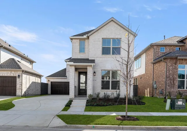 Photo 2 of Single family home for sale at 1124 Amaryllis Ln, Little Elm, TX 76227 | MLS# 21218005 | Listing updated on 2026-10-28