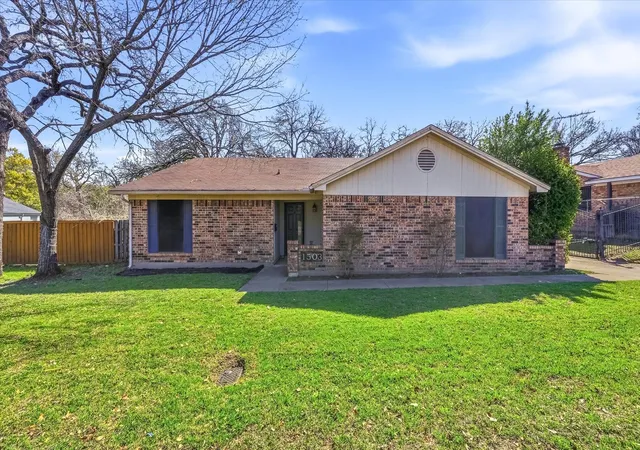 Single family home for sale at 1503 N Fielder Rd, Arlington, TX 76012 | MLS# 21217011