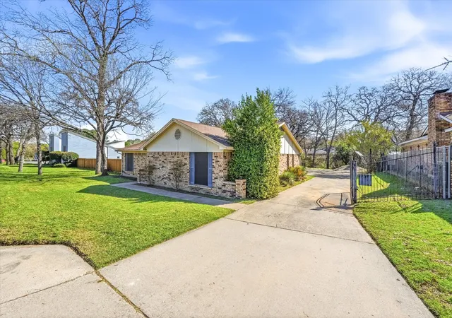 Photo 2 of Single family home for sale at 1503 N Fielder Rd, Arlington, TX 76012 | MLS# 21217011 | Listing updated on 2026-10-07