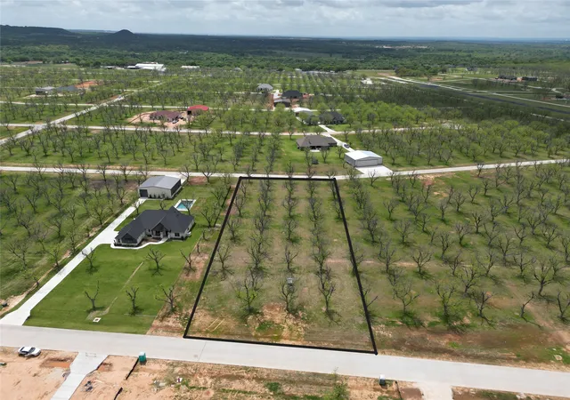 Photo 3 of Sale Pending at 1019 East Landings North, Granbury, TX 76049 | MLS# 21218172 | Listing updated on 2026-09-16