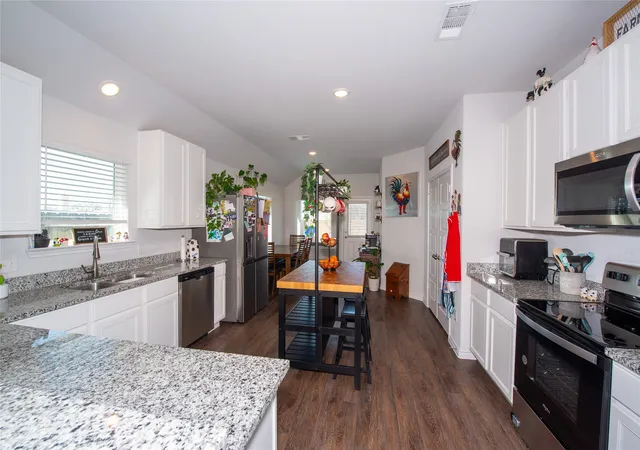 Photo 3 of Single family home for sale at 431 Woodhouse Wy, Fort Worth, TX 76140 | MLS# 21214178 | Listing updated on 2026-09-14