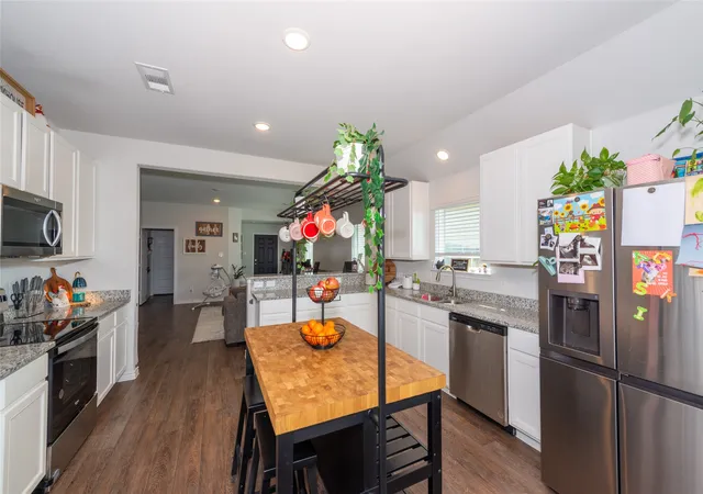 Photo 3 of Single family home for sale at 431 Woodhouse Wy, Fort Worth, TX 76140 | MLS# 21214178 | Listing updated on 2026-09-14