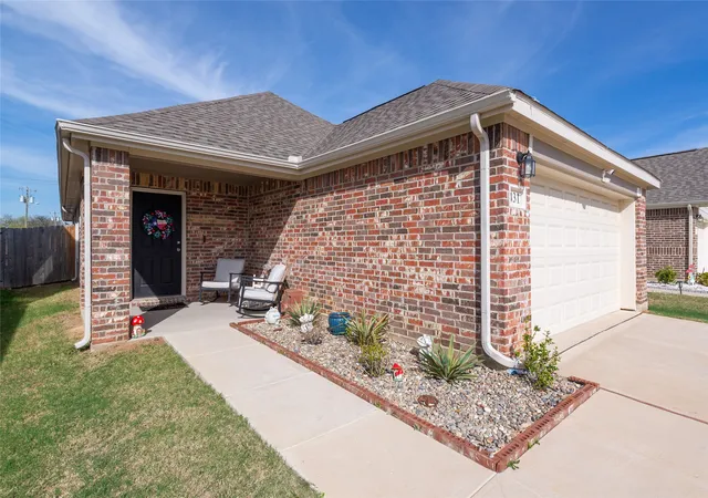 Photo 4 of Single family home for sale at 431 Woodhouse Wy, Fort Worth, TX 76140 | MLS# 21214178 | Listing updated on 2026-09-14