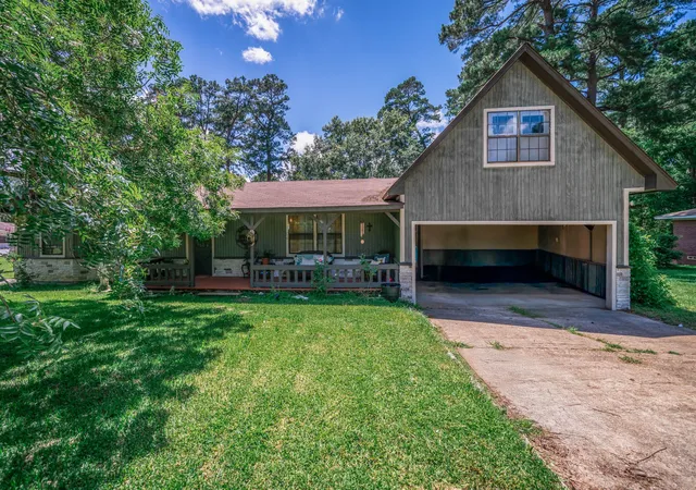 Photo 1 of Single family home for sale at 141 Cedar St, Rusk, TX 75785 | MLS# 21218340 | Listing updated on 2026-09-12